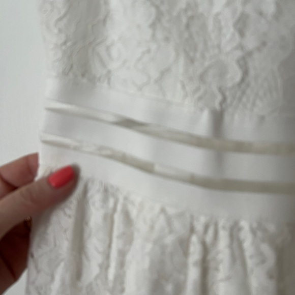 White lace dress - Picture 6 of 7